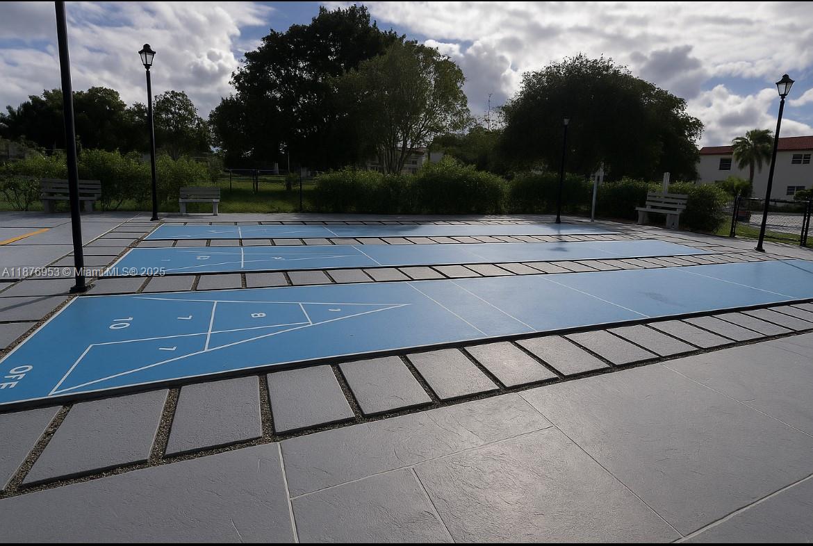 HOLLYBROOK GOLF AND - Residential