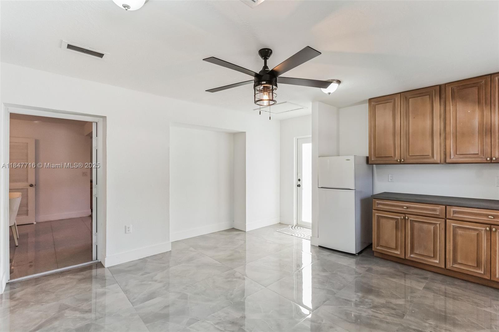 COUNTRY CLUB ESTATES SEC - Residential