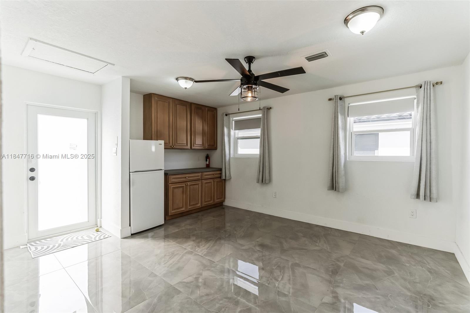 COUNTRY CLUB ESTATES SEC - Residential