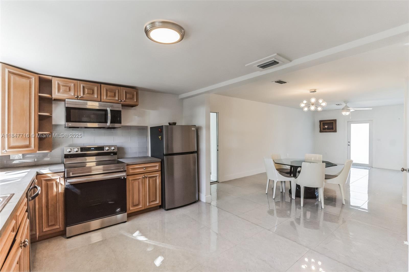 COUNTRY CLUB ESTATES SEC - Residential