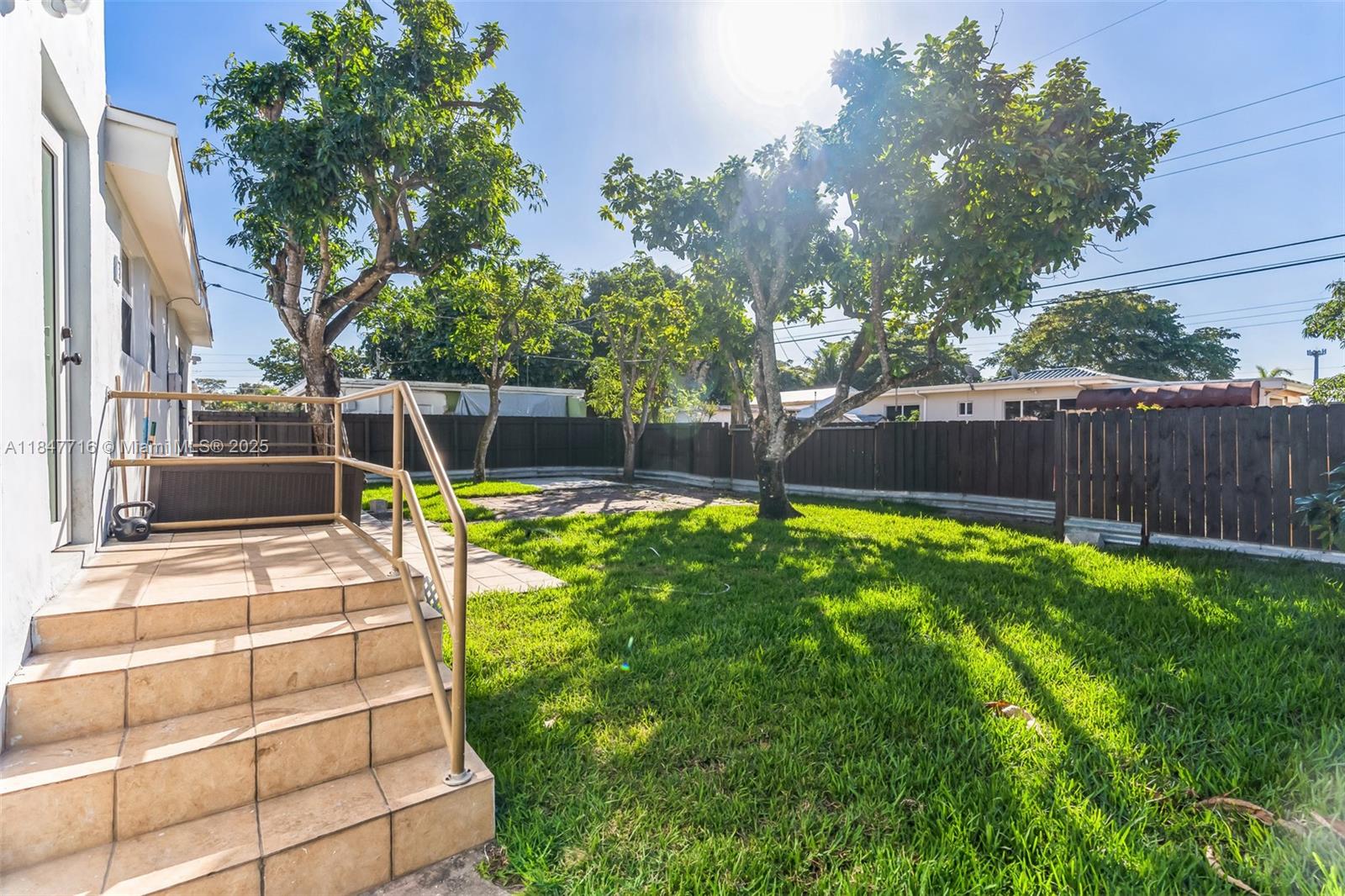 COUNTRY CLUB ESTATES SEC - Residential