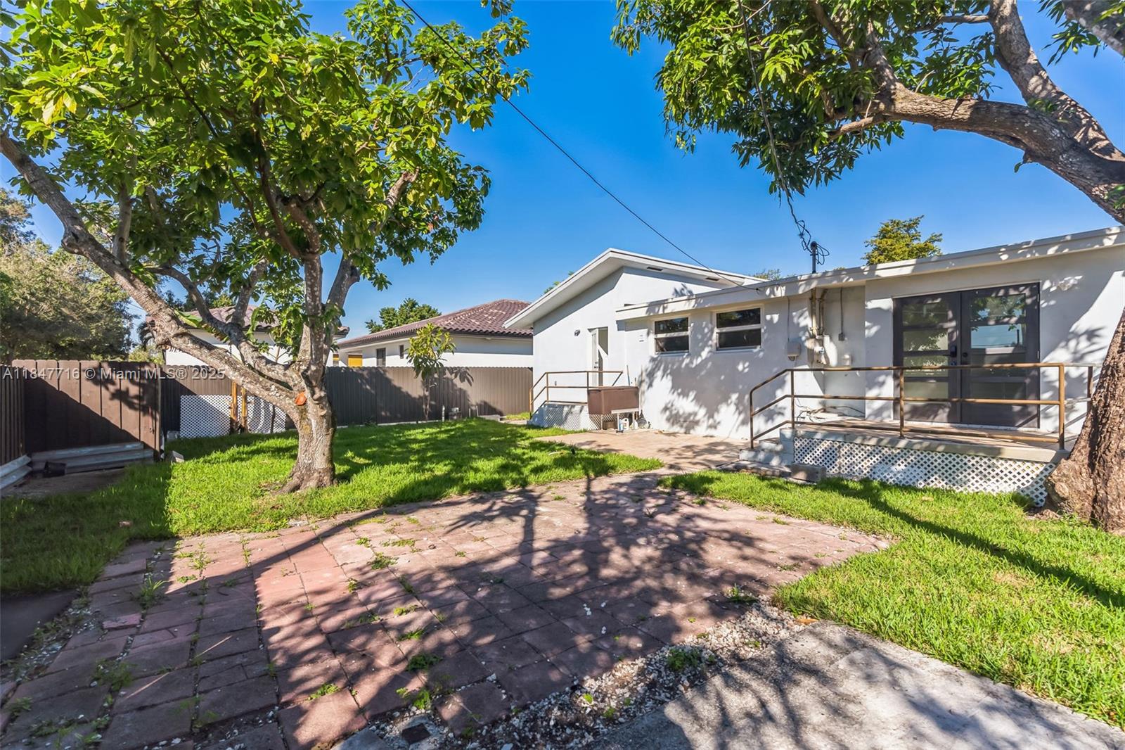 COUNTRY CLUB ESTATES SEC - Residential