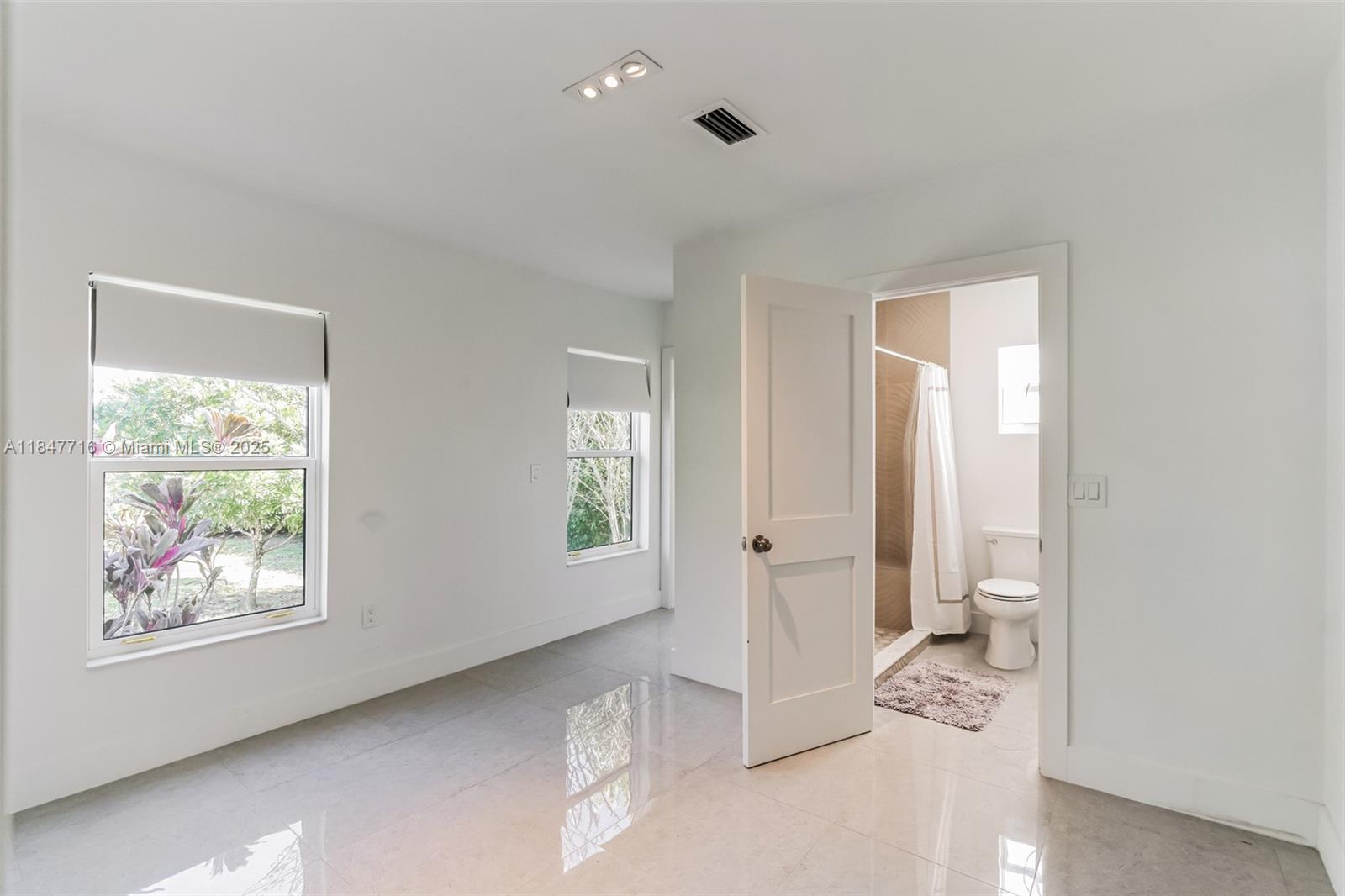 COUNTRY CLUB ESTATES SEC - Residential