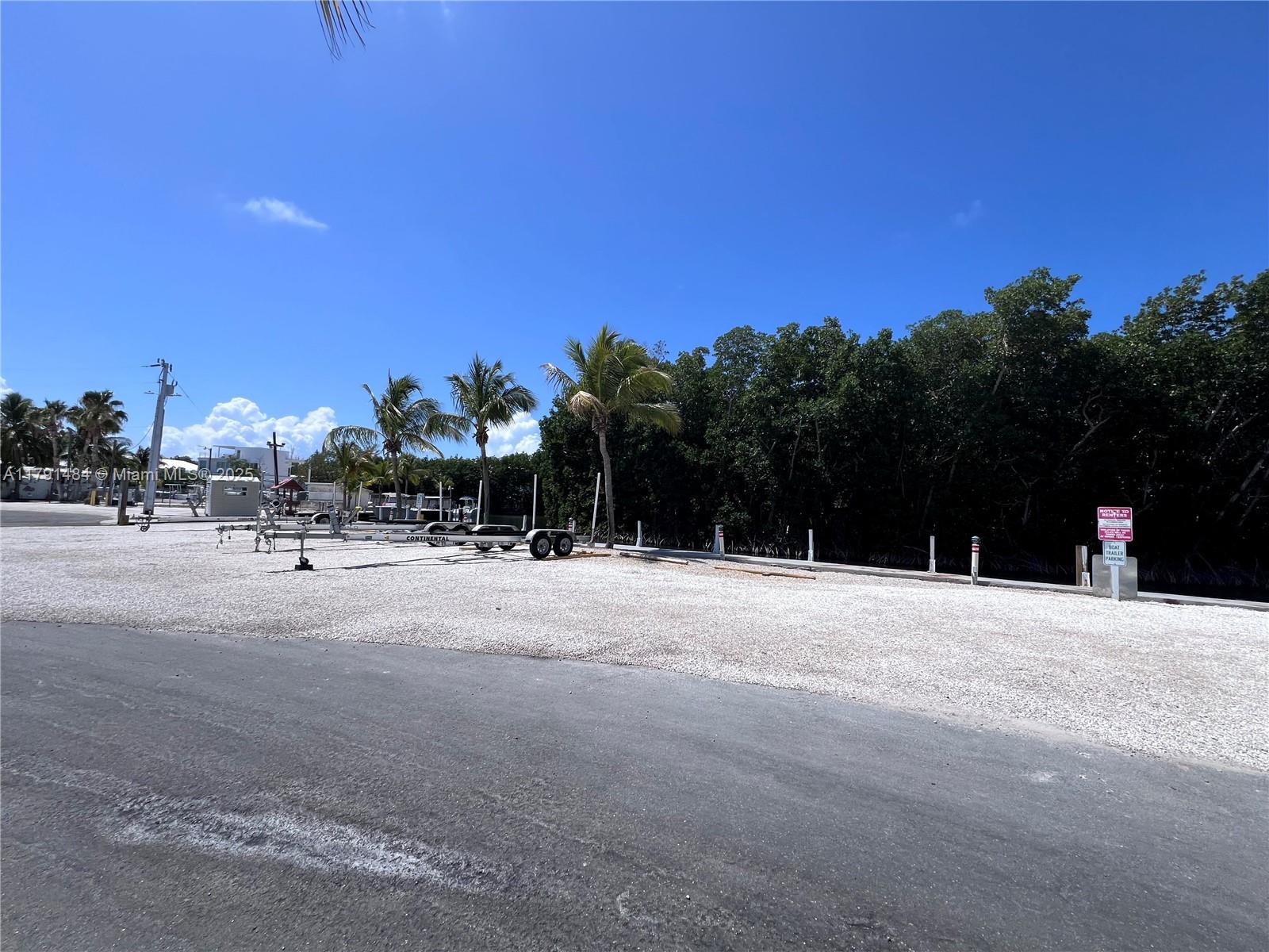 CALUSA CAMPGROUND - Land