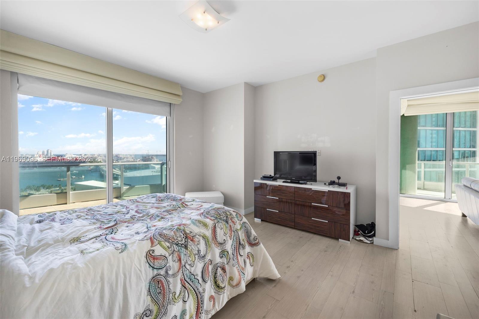 900 BISCAYNE BAY CONDO - Residential Lease