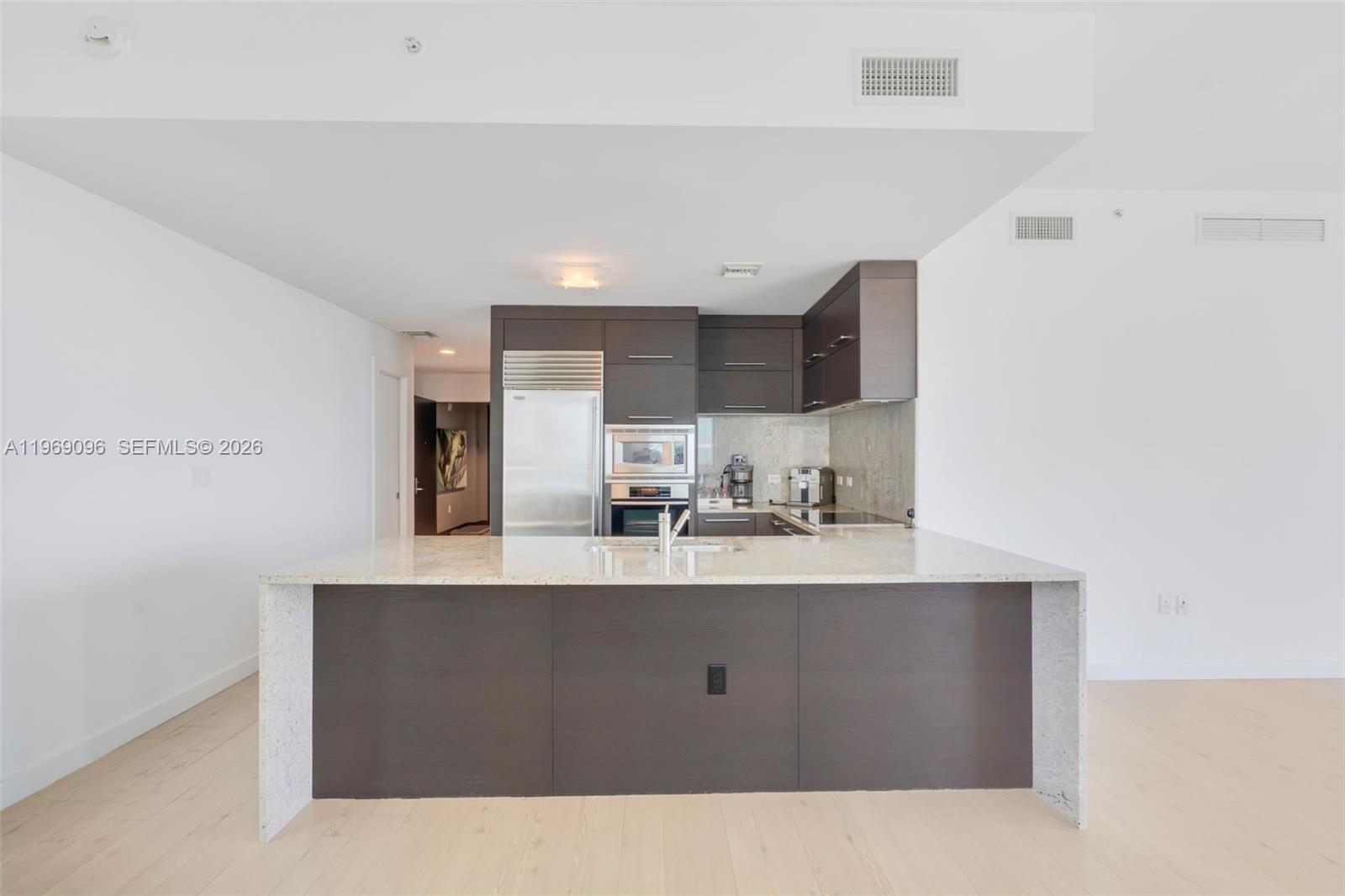 900 BISCAYNE BAY CONDO - Residential Lease