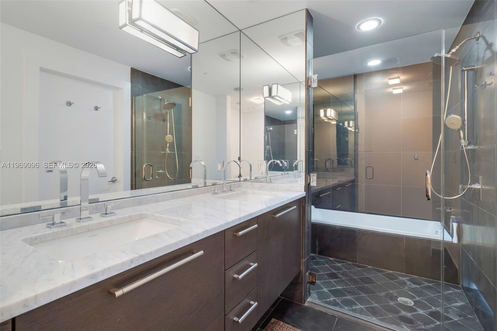 900 BISCAYNE BAY CONDO - Residential Lease