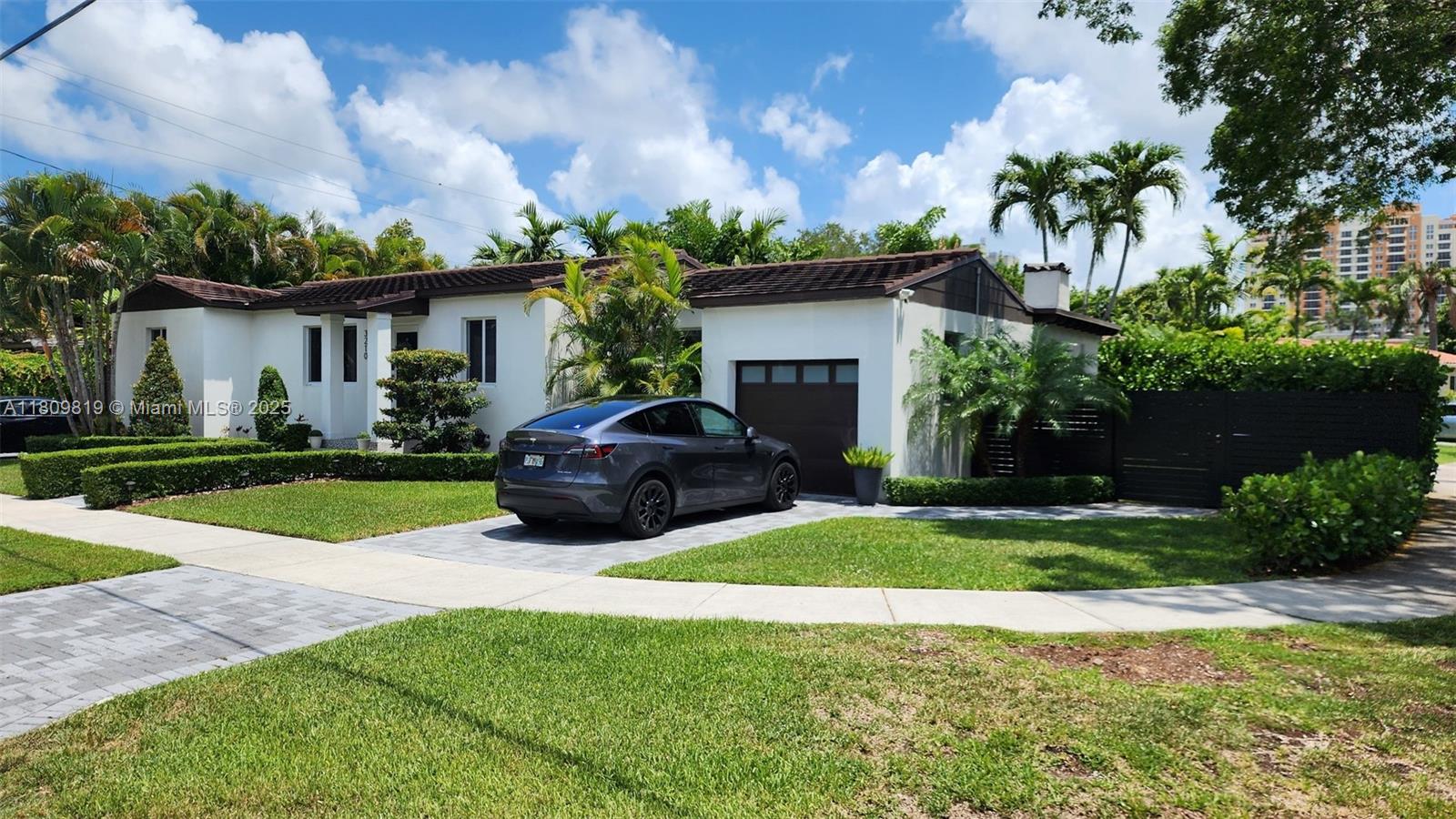 3210 Sw 19th Ter 3210, Miami, Broward County, Florida - 4 Bedrooms  
2 Bathrooms - 