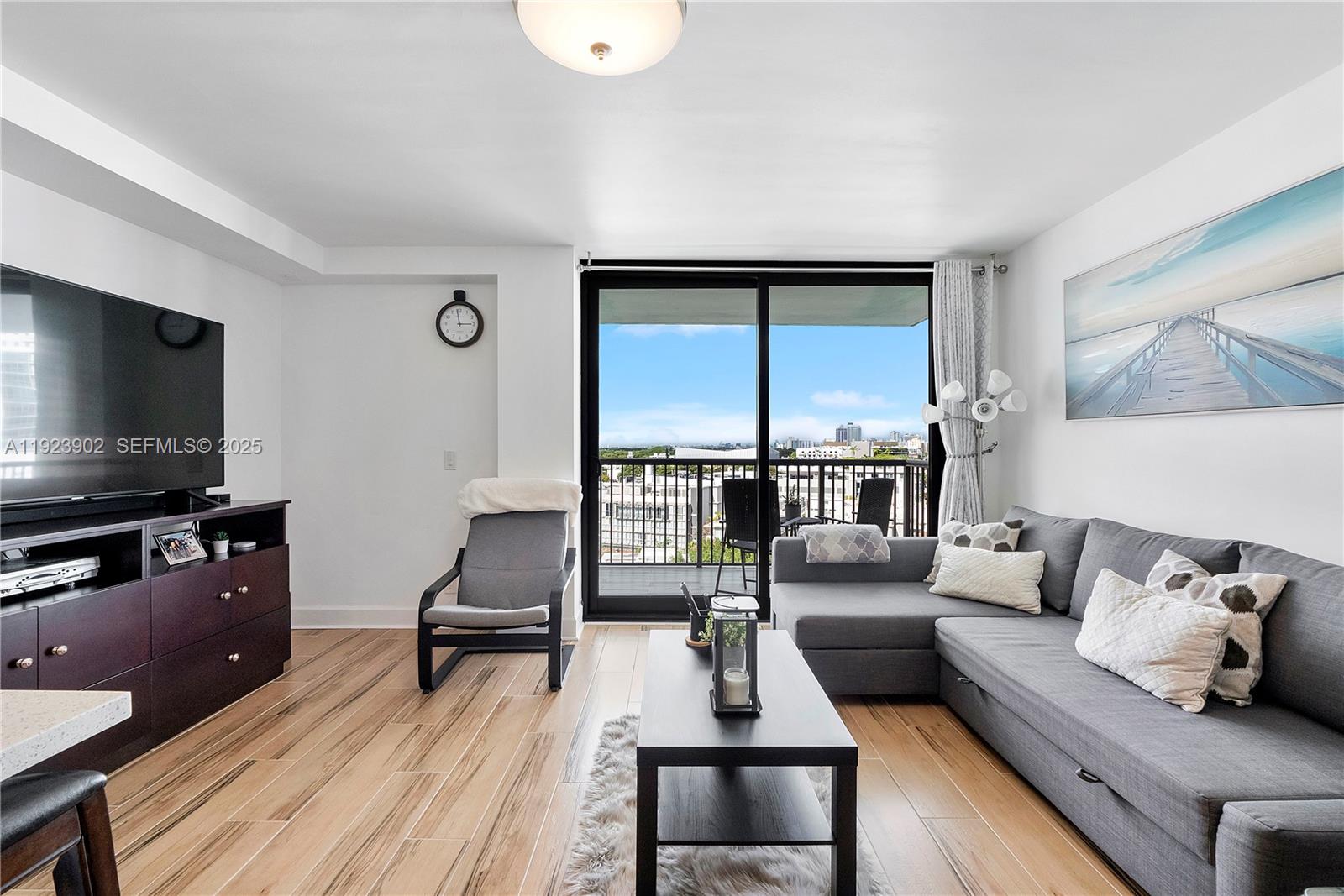 1800 Collins Ave 11B