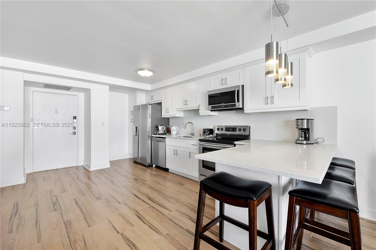 1800 Collins Ave 11B