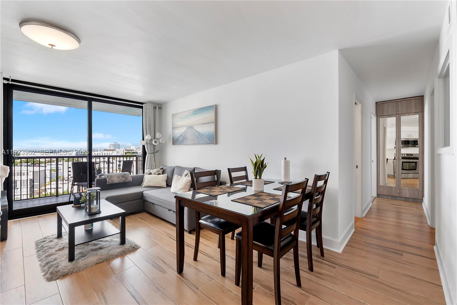 1800 Collins Ave 11B