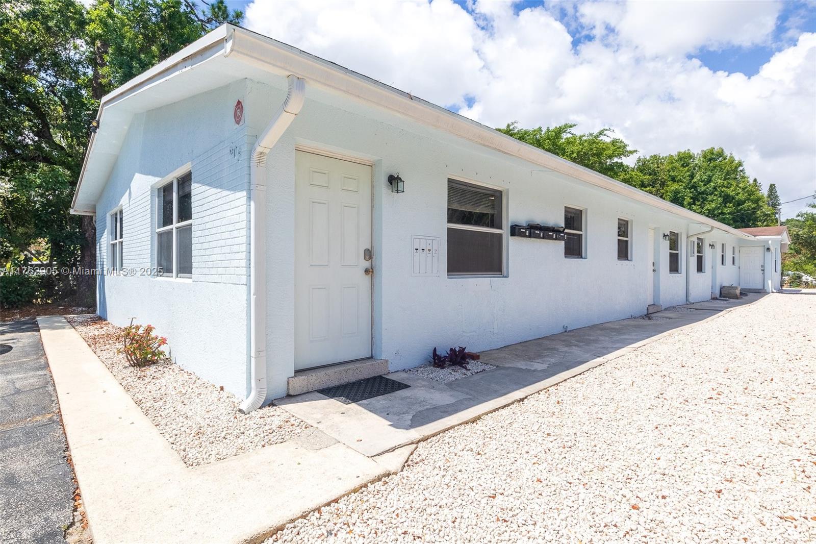 605 Sw 14th Ter 1, Fort Lauderdale, Broward County, Florida - 2 Bedrooms  
1 Bathrooms - 