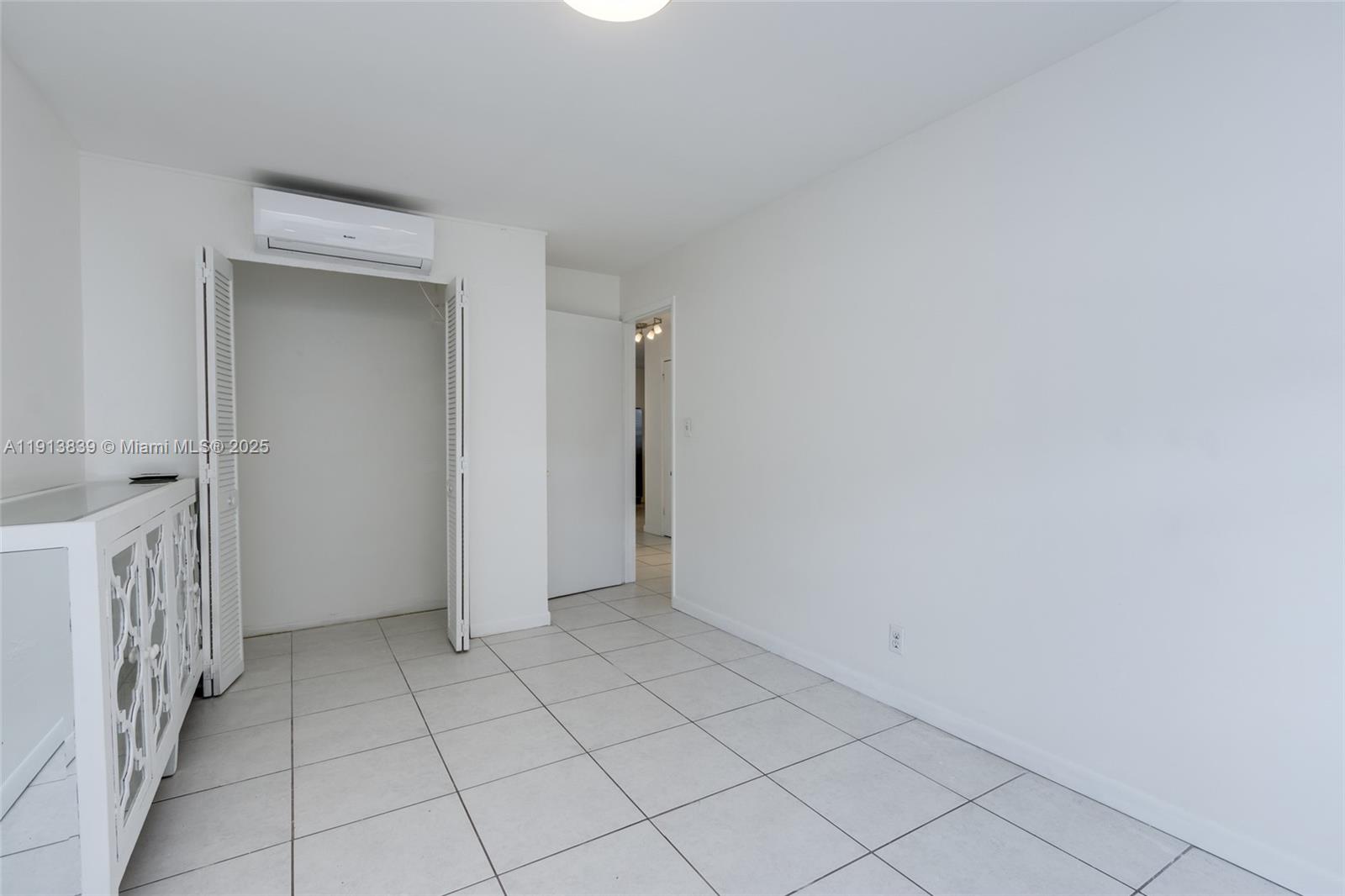 LAUDERDALE BEACH EXT UNIT - Residential Income