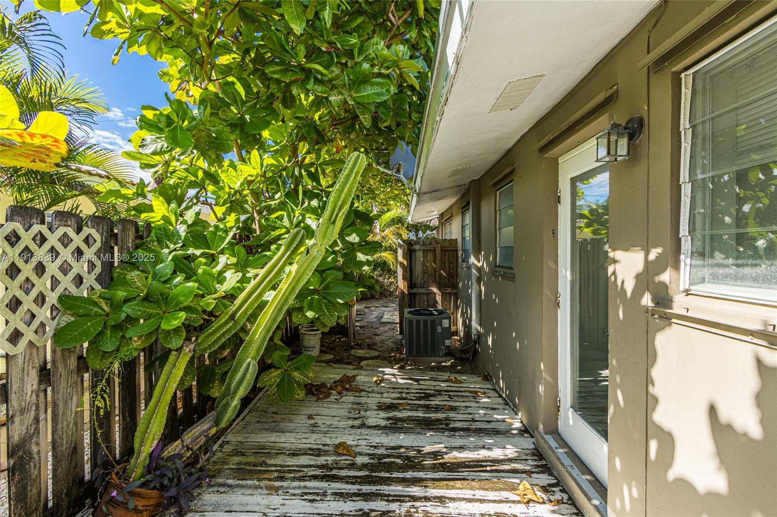 LAUDERDALE BEACH EXT UNIT - Residential Income