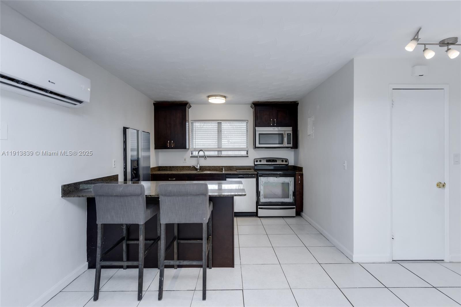 LAUDERDALE BEACH EXT UNIT - Residential Income