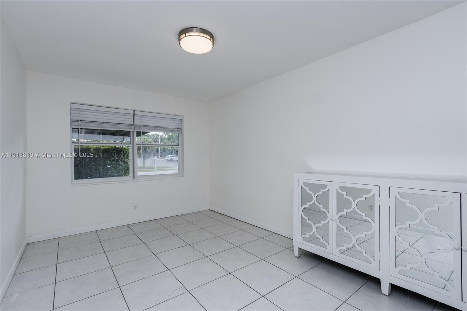 LAUDERDALE BEACH EXT UNIT - Residential Income