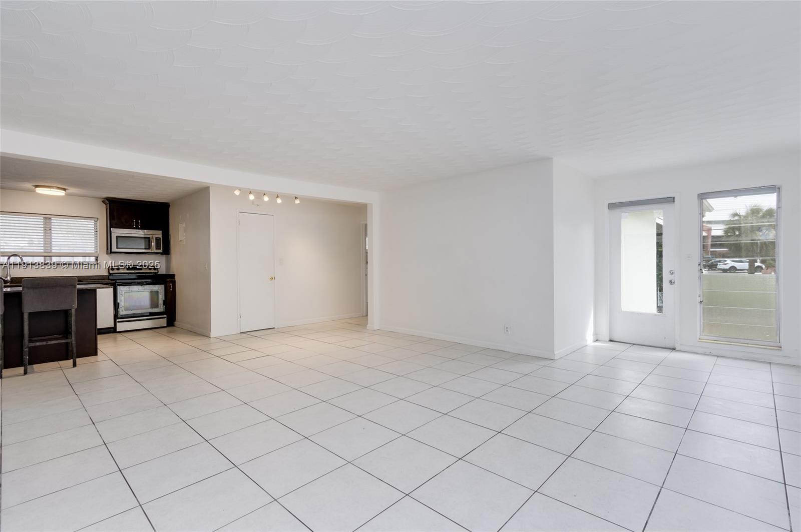 LAUDERDALE BEACH EXT UNIT - Residential Income