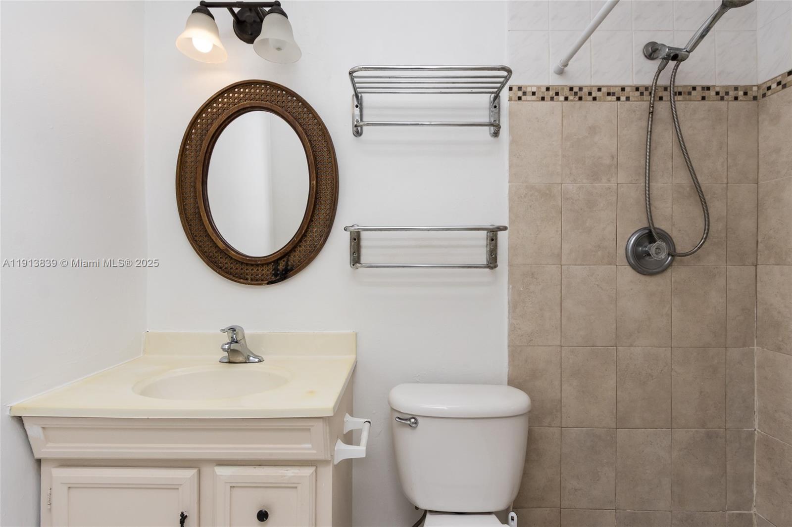 LAUDERDALE BEACH EXT UNIT - Residential Income