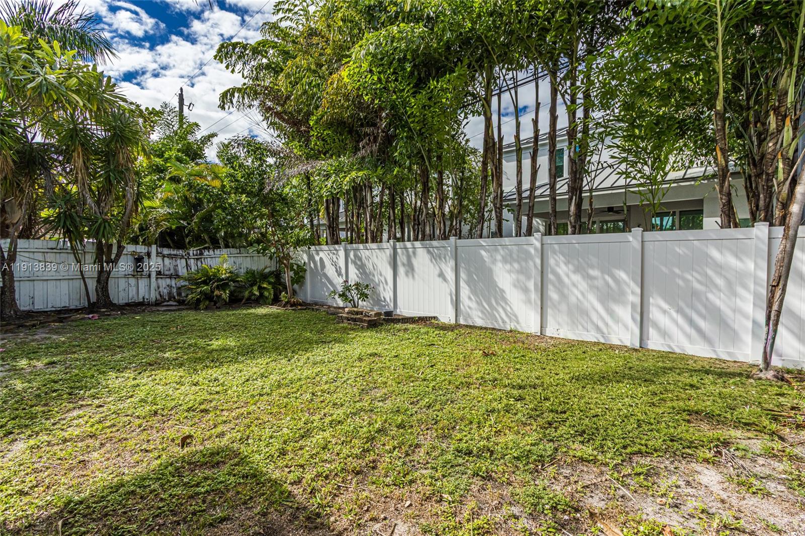 LAUDERDALE BEACH EXT UNIT - Residential Income