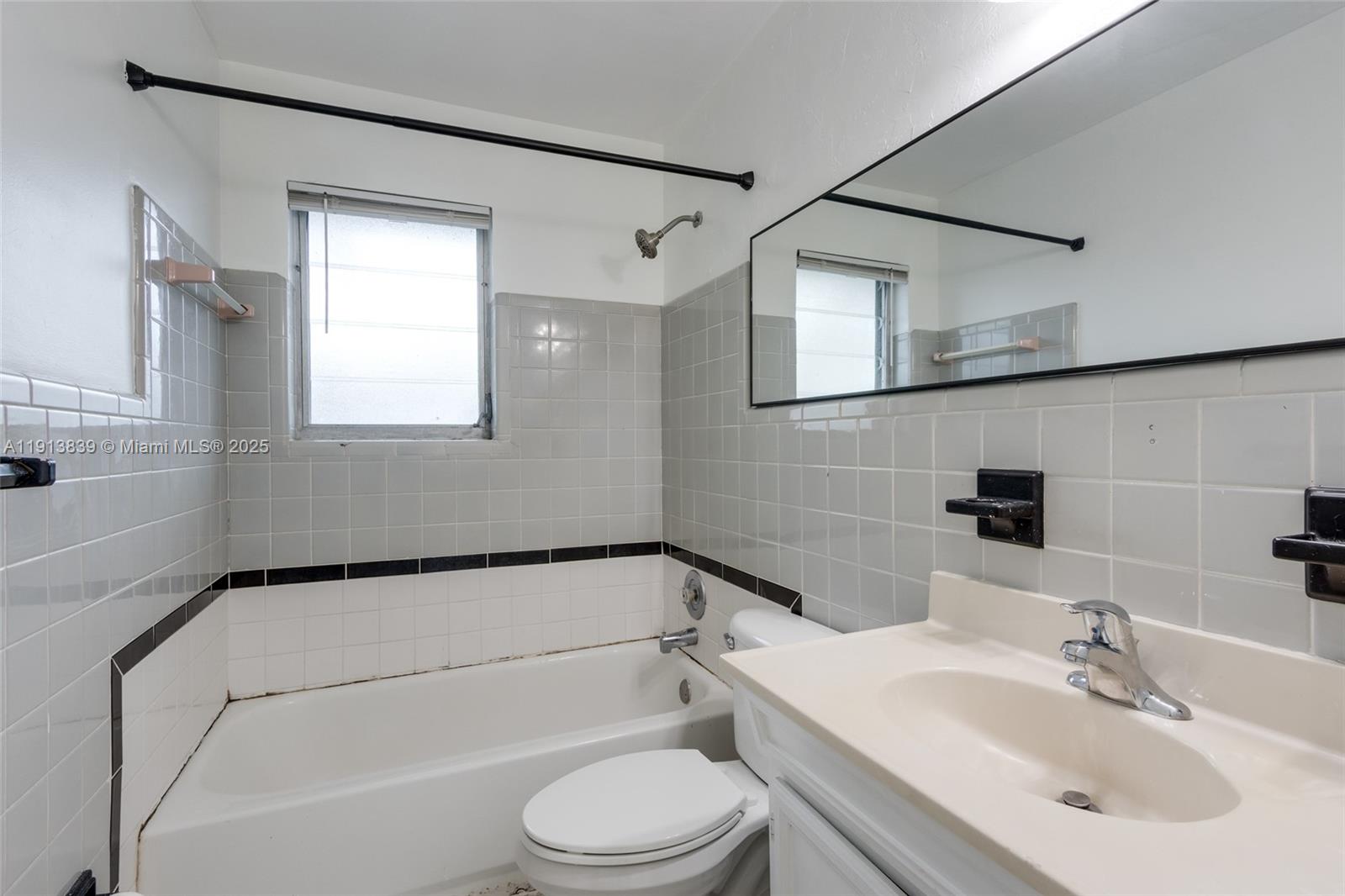 LAUDERDALE BEACH EXT UNIT - Residential Income