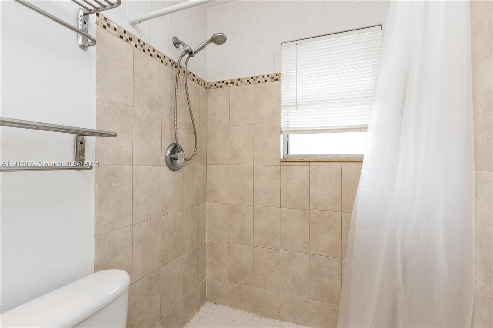 LAUDERDALE BEACH EXT UNIT - Residential Income