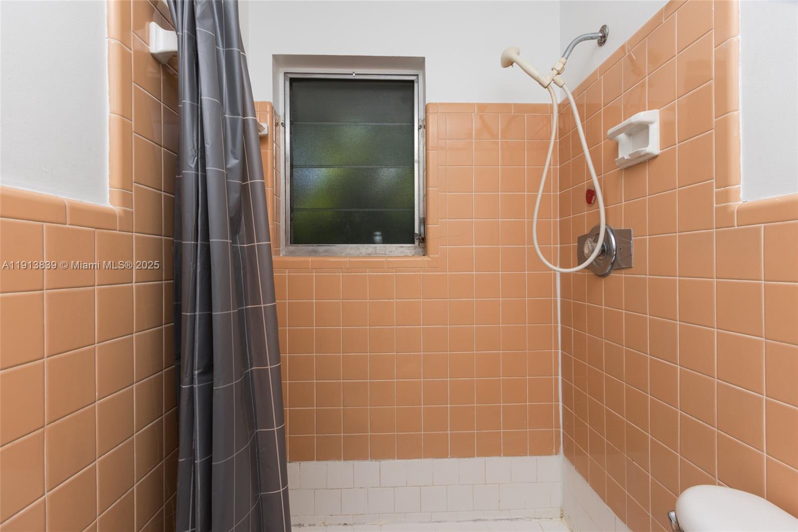 LAUDERDALE BEACH EXT UNIT - Residential Income