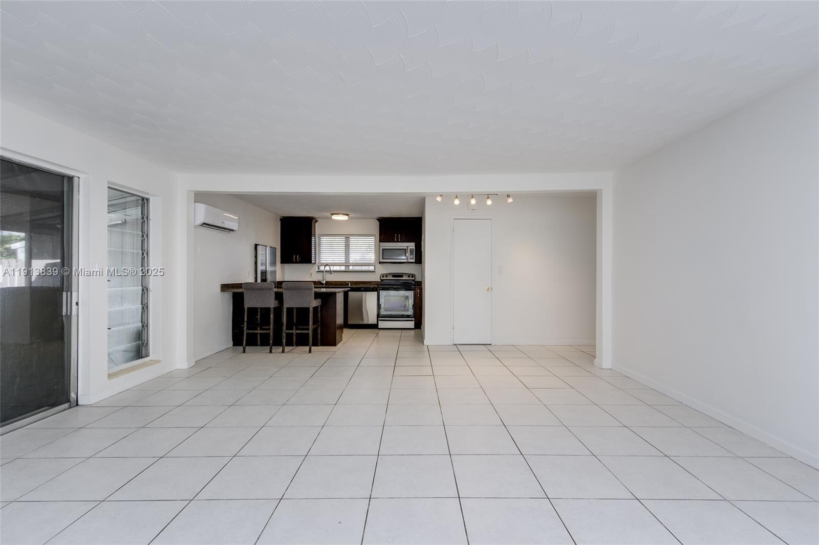 LAUDERDALE BEACH EXT UNIT - Residential Income