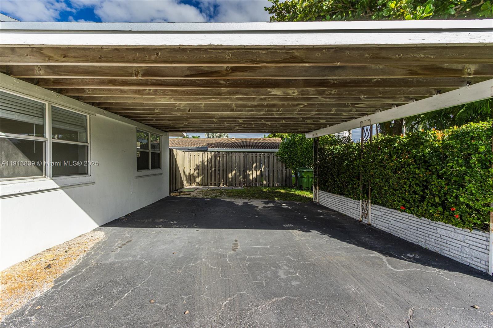 LAUDERDALE BEACH EXT UNIT - Residential Income