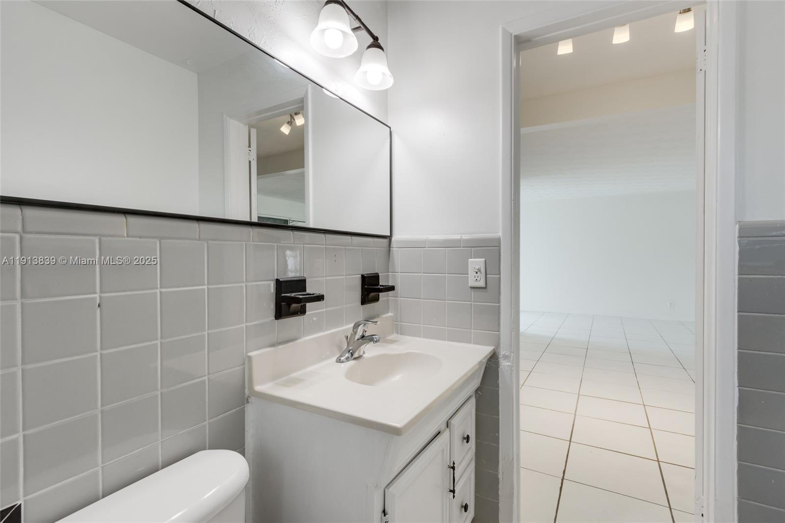 LAUDERDALE BEACH EXT UNIT - Residential Income