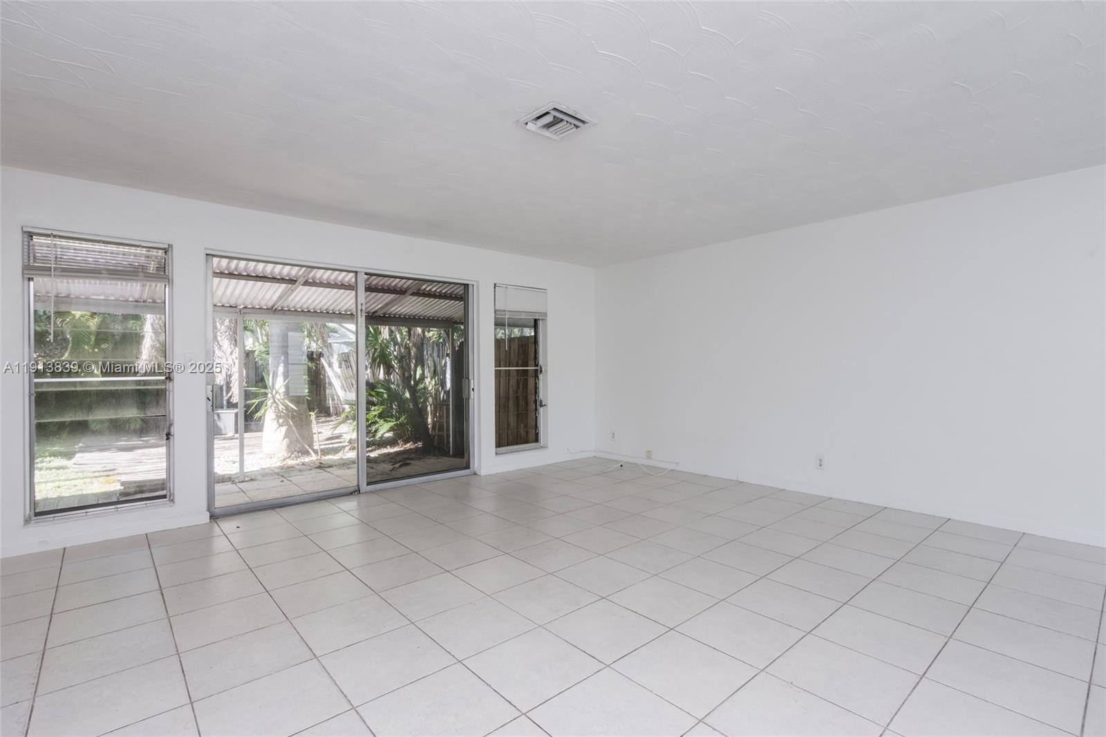 LAUDERDALE BEACH EXT UNIT - Residential Income