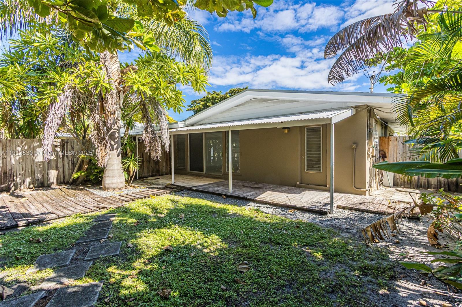 LAUDERDALE BEACH EXT UNIT - Residential Income