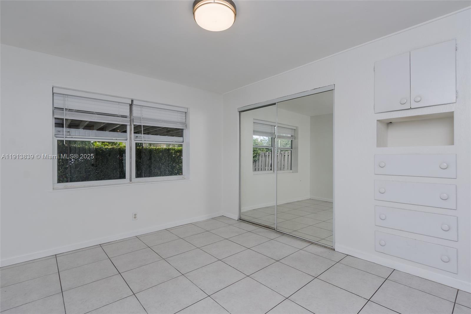 LAUDERDALE BEACH EXT UNIT - Residential Income