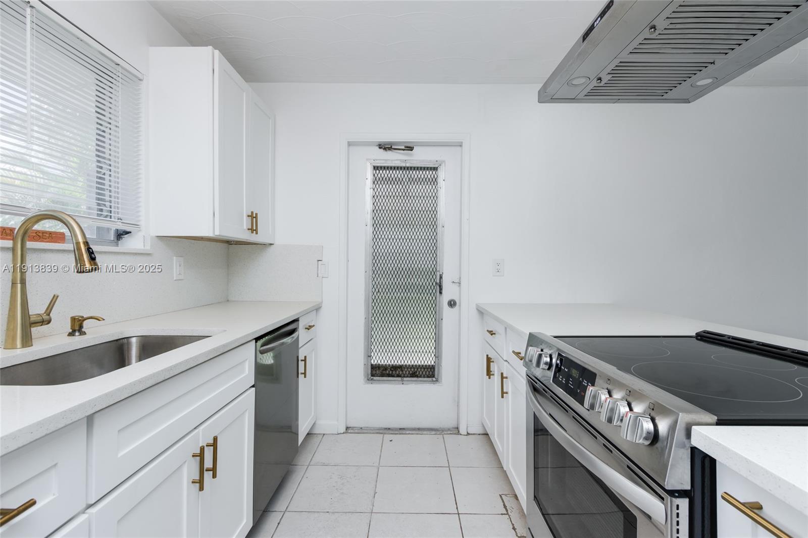 LAUDERDALE BEACH EXT UNIT - Residential Income