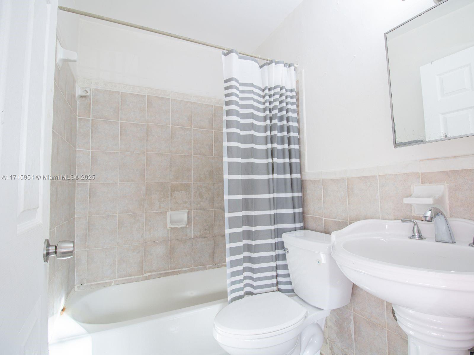 BISCAYNE VILLAGE HEIGHTS - Residential