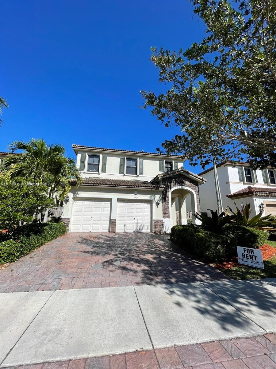 BEAUTIFUL HOME WITH 5 BEDROOMS 2.5 BATHS FEATURES TWO CAR GARAGE AND A COVERED TERRACE IN A FAMILY ORIENTED COMMUNITY OF ISLES AT BAYSHORE. AMAZING KTICHEN WITH GRANITE COUNTERTOPS AND STAAINLESS STEEL APPLIANCES. GREAT PATIO FOR ENTERTAINMENT.