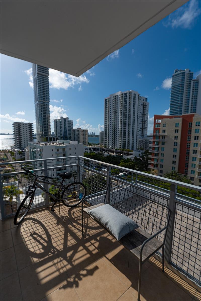 CITY 24 CONDO - Residential