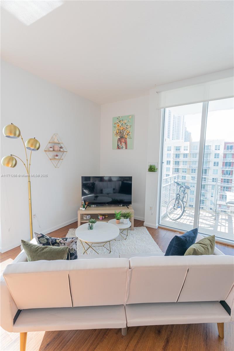 CITY 24 CONDO - Residential