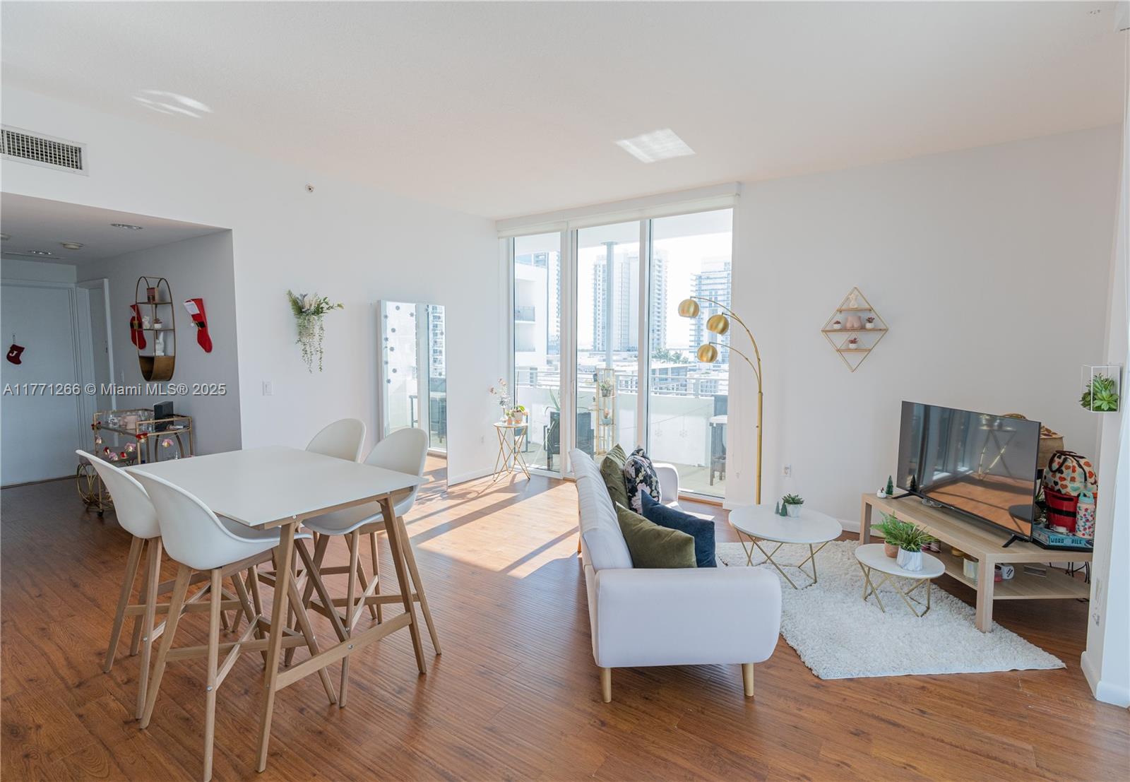 CITY 24 CONDO - Residential