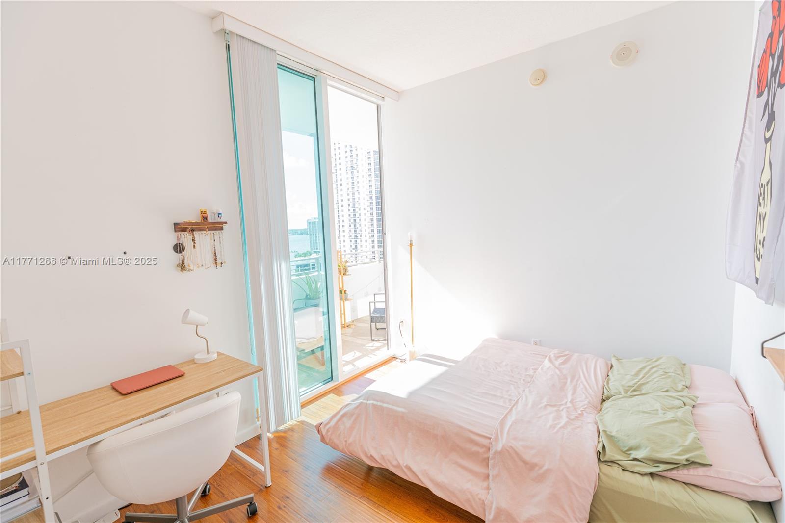 CITY 24 CONDO - Residential