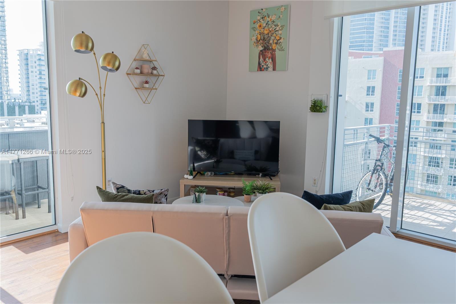 CITY 24 CONDO - Residential