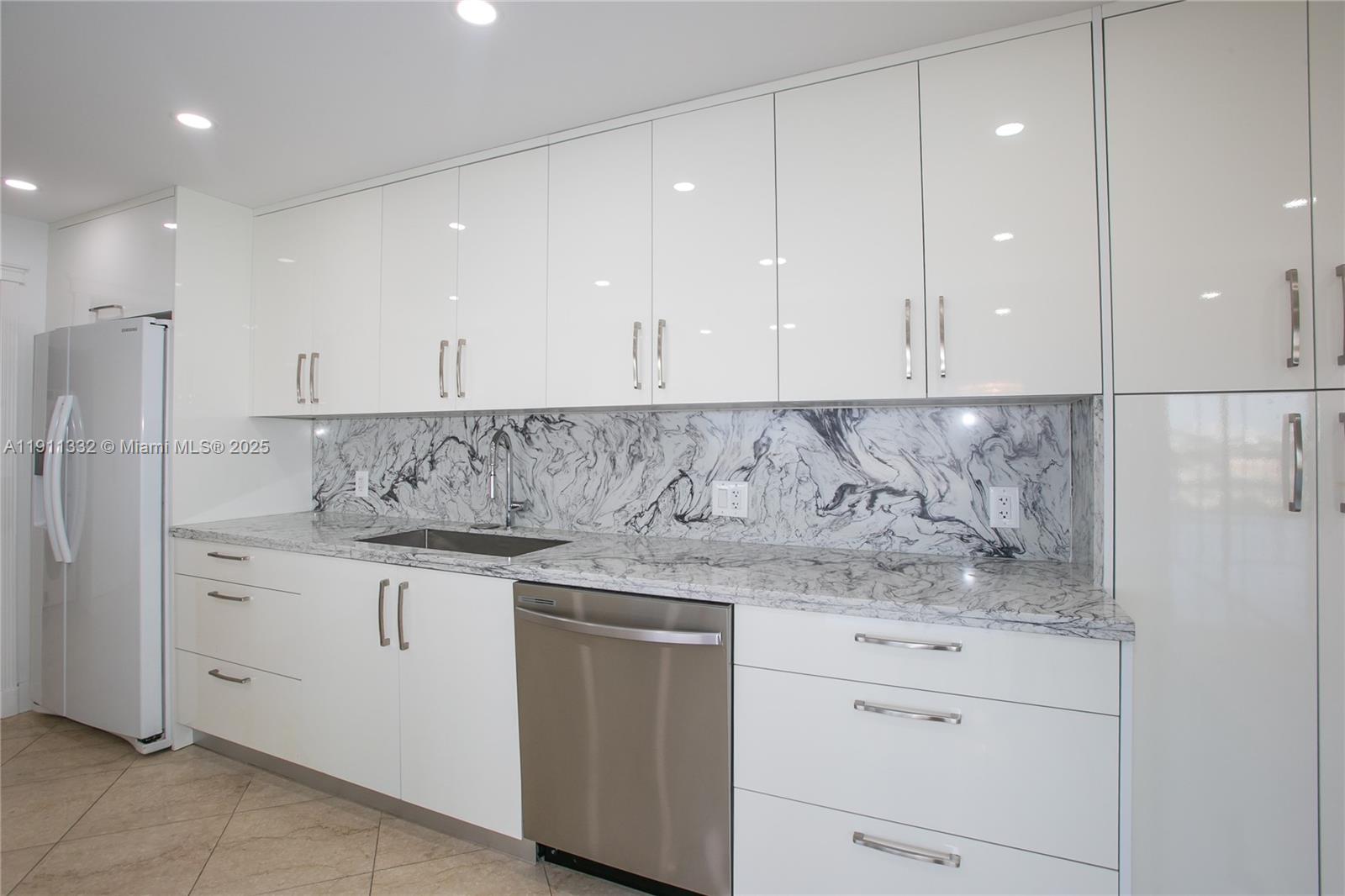 CRICKET CLUB CONDO - Residential