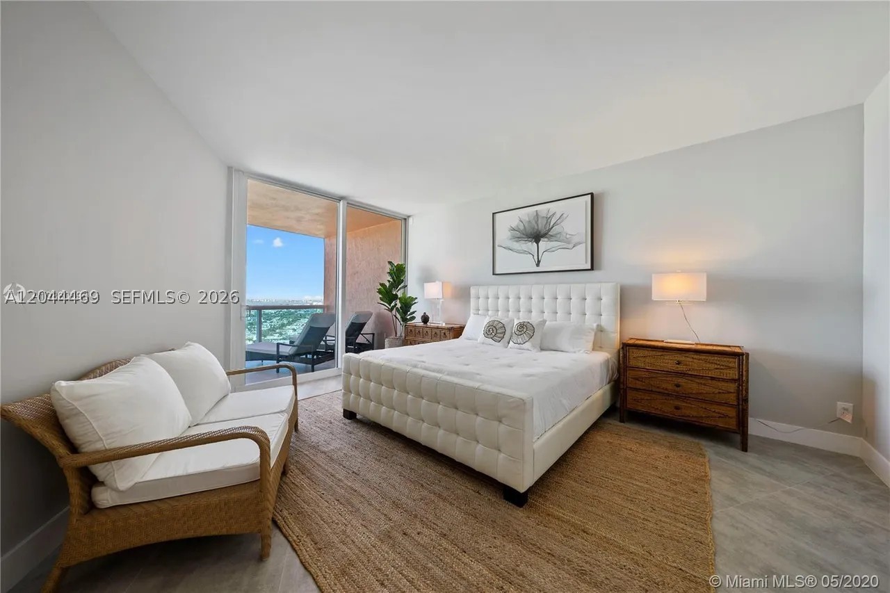 300 S Pointe Dr 3604