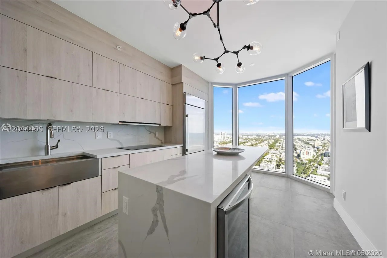 300 S Pointe Dr 3604