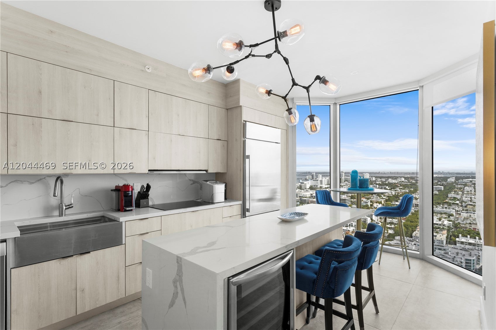300 S Pointe Dr 3604