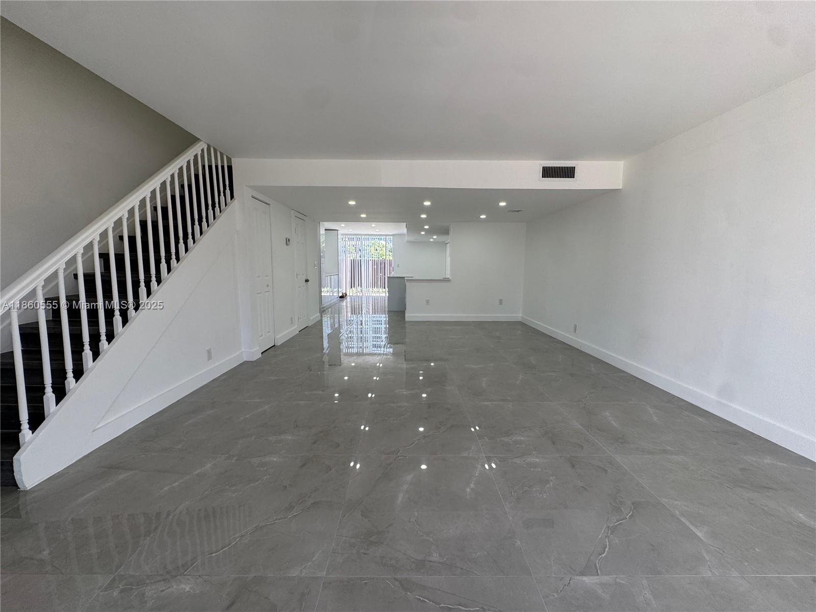 VENETIAN PARK I CONDO - Residential