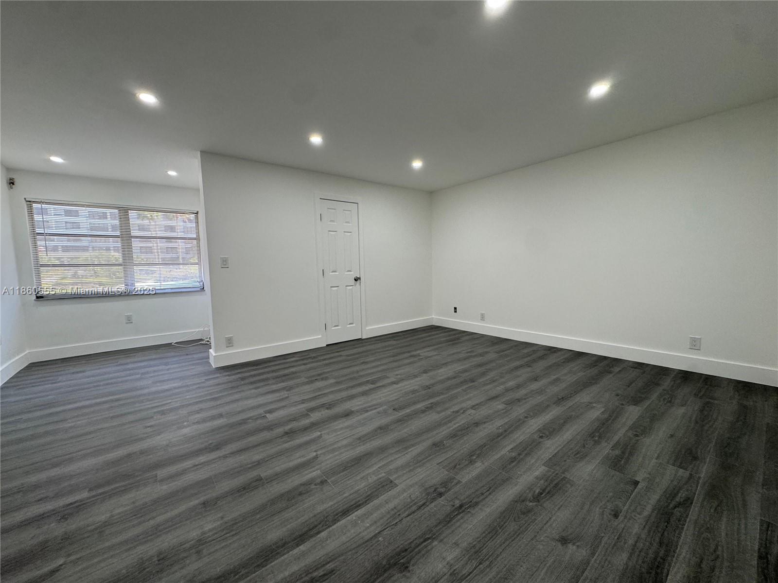 VENETIAN PARK I CONDO - Residential