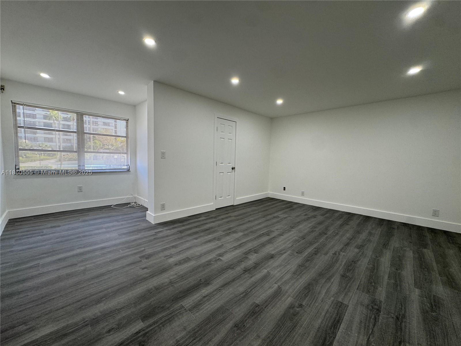 VENETIAN PARK I CONDO - Residential