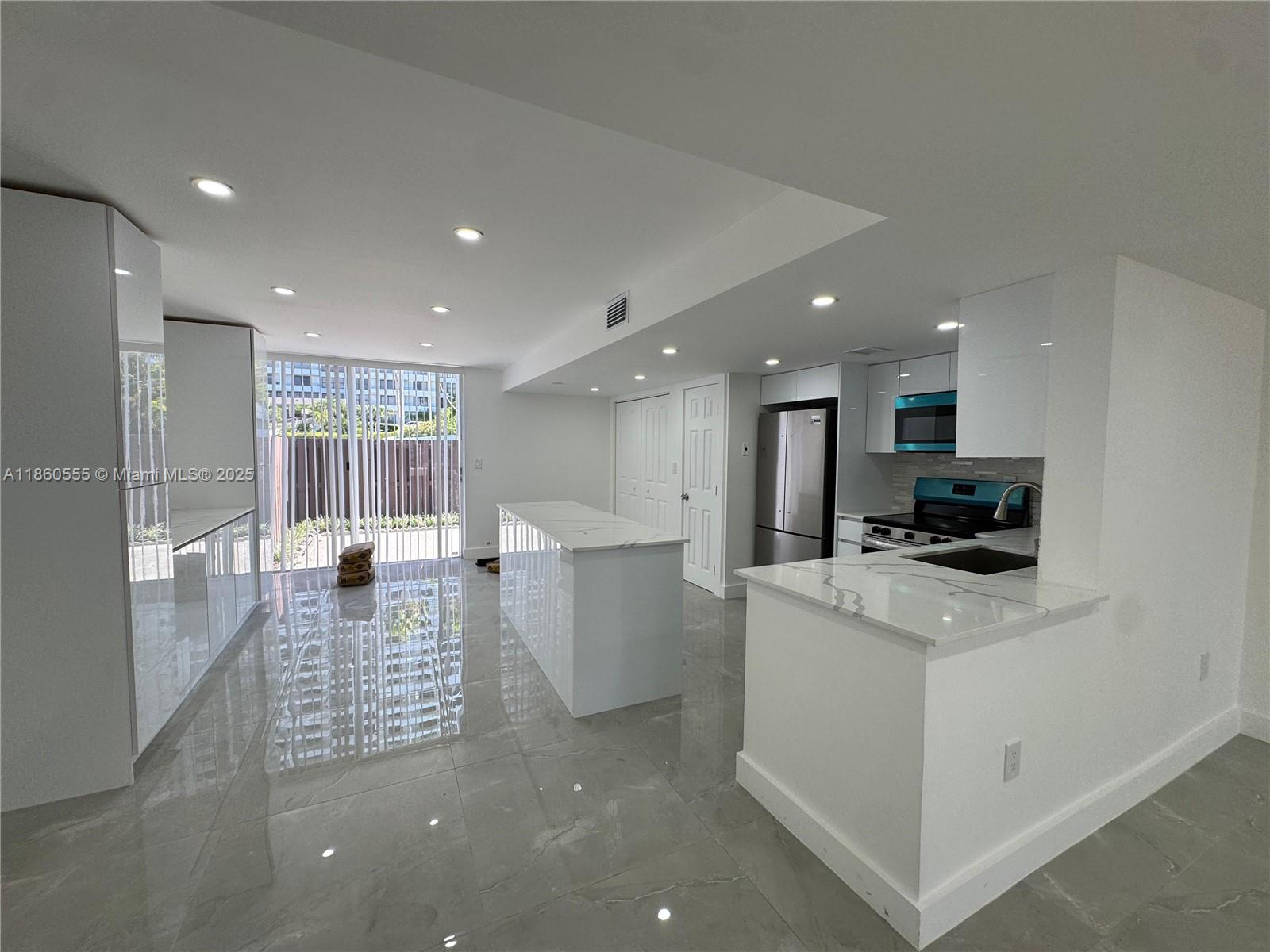 VENETIAN PARK I CONDO - Residential