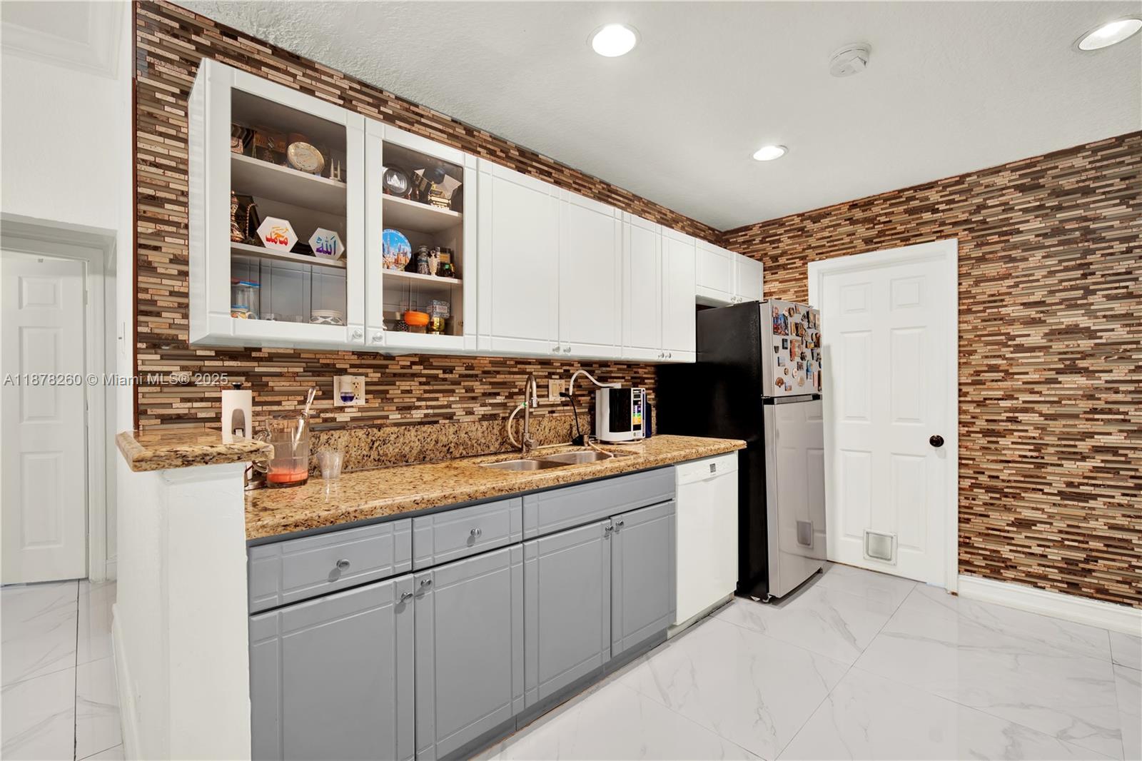 COCOPLUM TERR ADDN - Residential