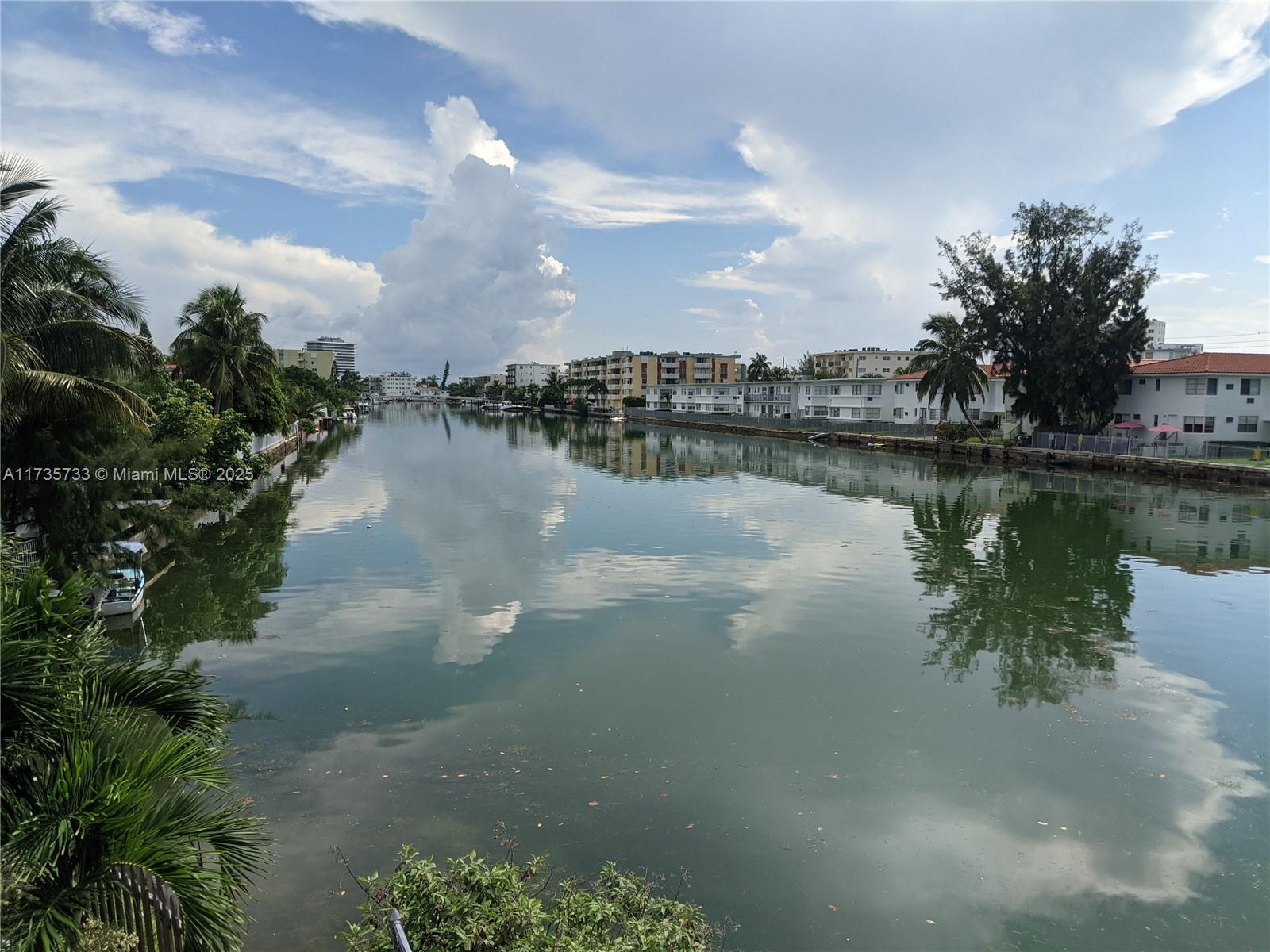BISCAYNE BCH SUB - Land